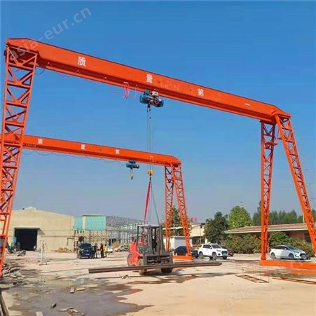 定制5吨龙门吊 料场水泥厂吊运货物用性能稳定外形美观规格多样