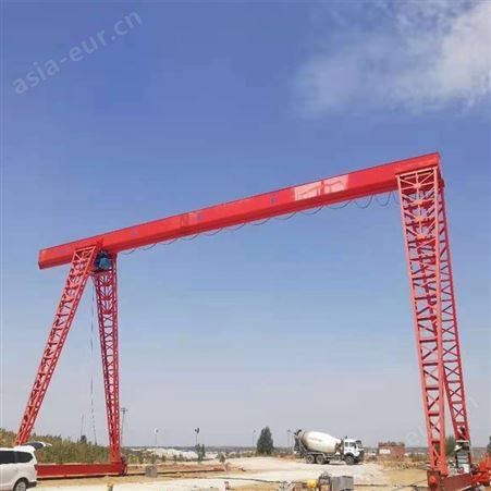 定制5吨龙门吊 料场水泥厂吊运货物用性能稳定外形美观规格多样